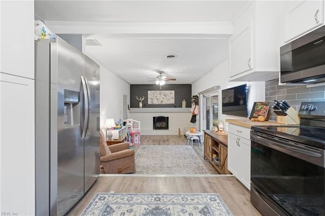 2400 River Oaks DR, Chesapeake, VA 23321