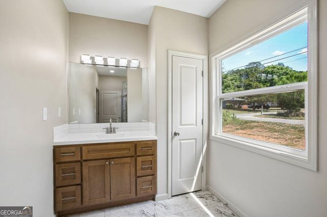 124 Johnson Street, Barnesville, GA 30204
