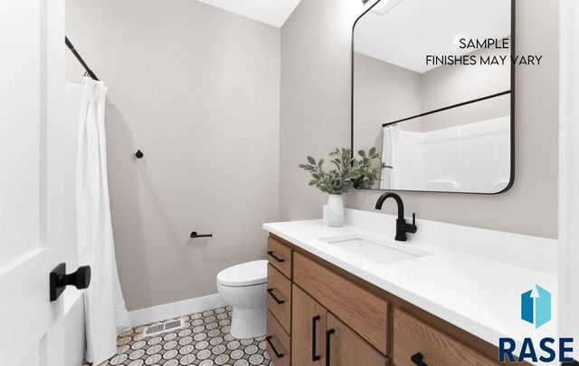 8040 E Norway Pine Trl Trail, Sioux Falls, SD 57110