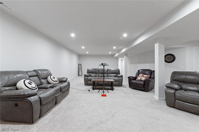 2049 W Woodland Drive, Akron, OH 44313