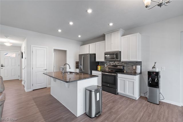2049 W Woodland Drive, Akron, OH 44313
