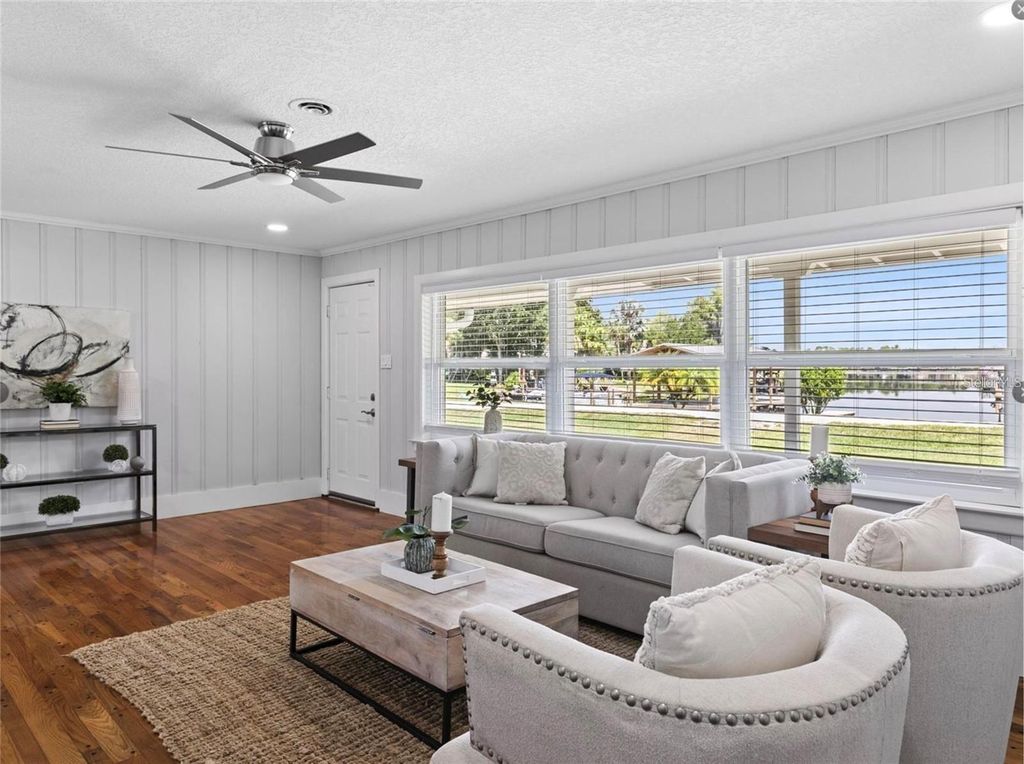Image 2 of property listing at 212 W 1ST AVENUE, Windermere, FL 34786