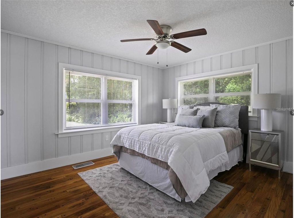 Image 11 of property listing at 212 W 1ST AVENUE, Windermere, FL 34786