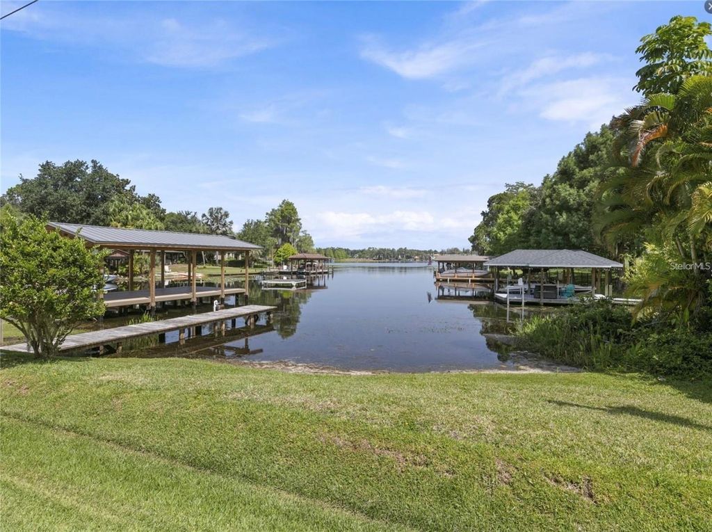 Image 17 of property listing at 212 W 1ST AVENUE, Windermere, FL 34786