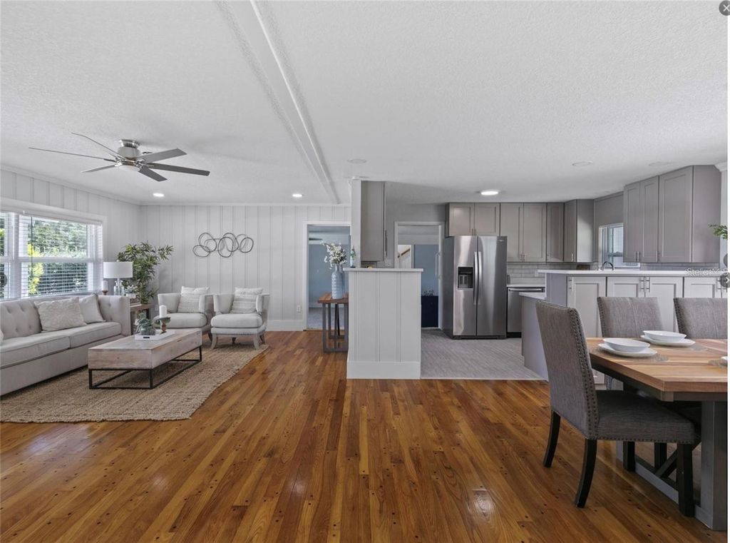 Image 20 of property listing at 212 W 1ST AVENUE, Windermere, FL 34786