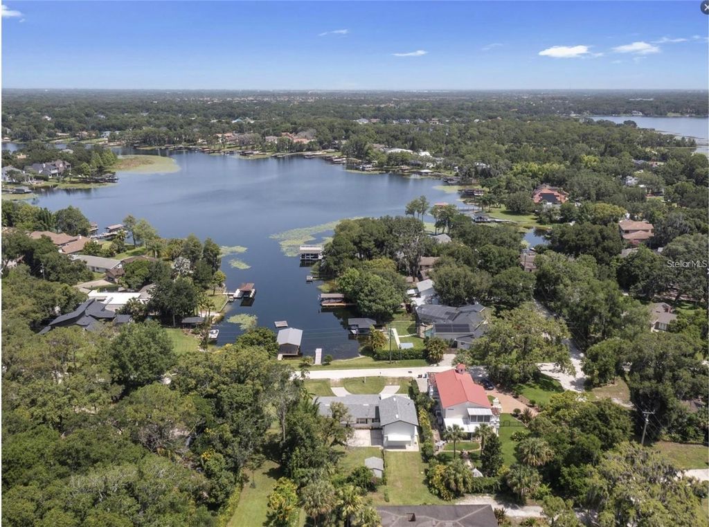 Image 4 of property listing at 212 W 1ST AVENUE, Windermere, FL 34786