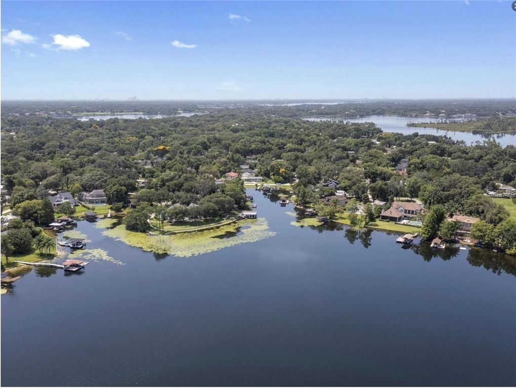 Image 5 of property listing at 212 W 1ST AVENUE, Windermere, FL 34786