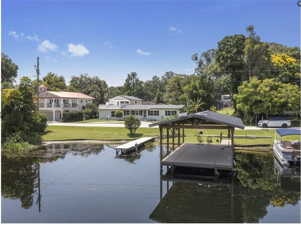 Image 6 of property listing at 212 W 1ST AVENUE, Windermere, FL 34786