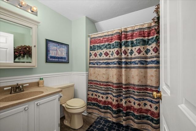 108 Marston Ave, Barnstable, MA 02647