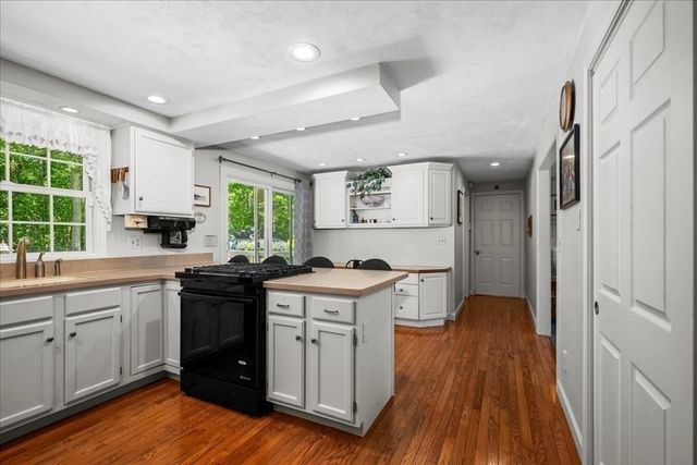 108 Marston Ave, Barnstable, MA 02647