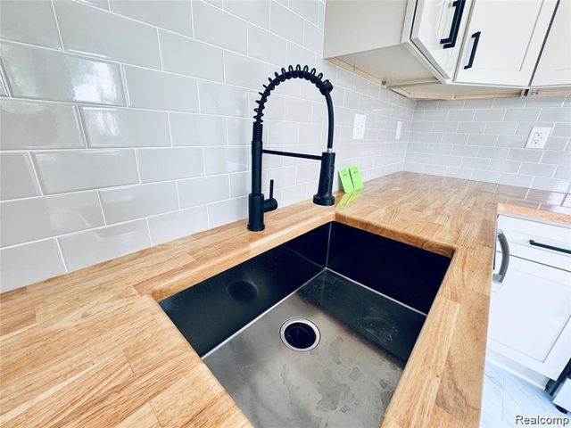 12796 Pullman Street, Southgate, MI 48195
