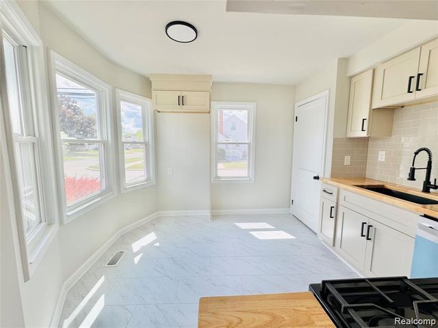 12796 Pullman Street, Southgate, MI 48195