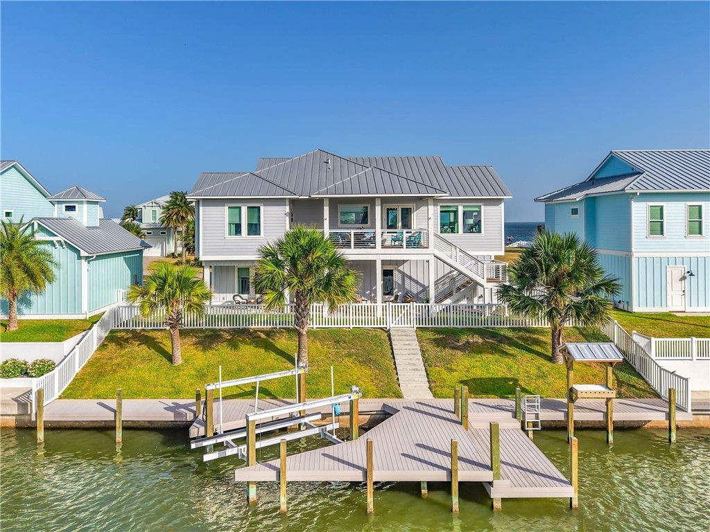 1010 Grand Cayman Ct, Rockport, TX 78382 — exterior