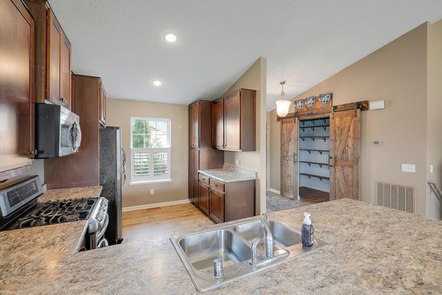 15174 Emory Circle, Apple Valley, MN 55124