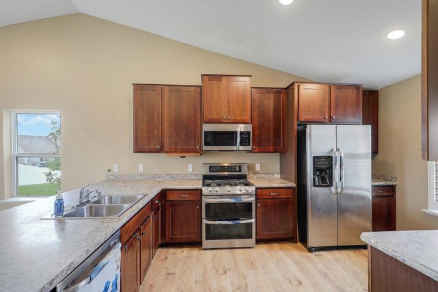 15174 Emory Circle, Apple Valley, MN 55124