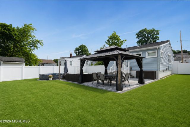 121 Seawood Drive, Keyport, NJ 07735