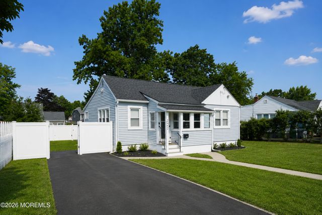 121 Seawood Drive, Keyport, NJ 07735