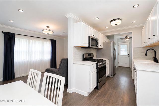 121 Seawood Drive, Keyport, NJ 07735