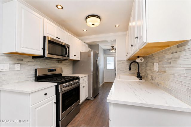 121 Seawood Drive, Keyport, NJ 07735