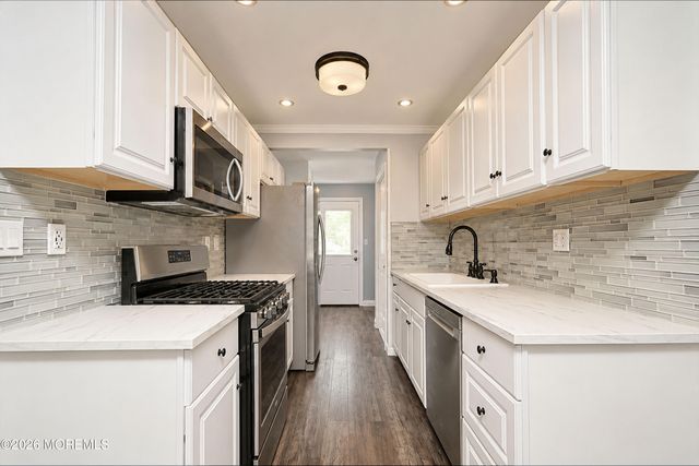 121 Seawood Drive, Keyport, NJ 07735