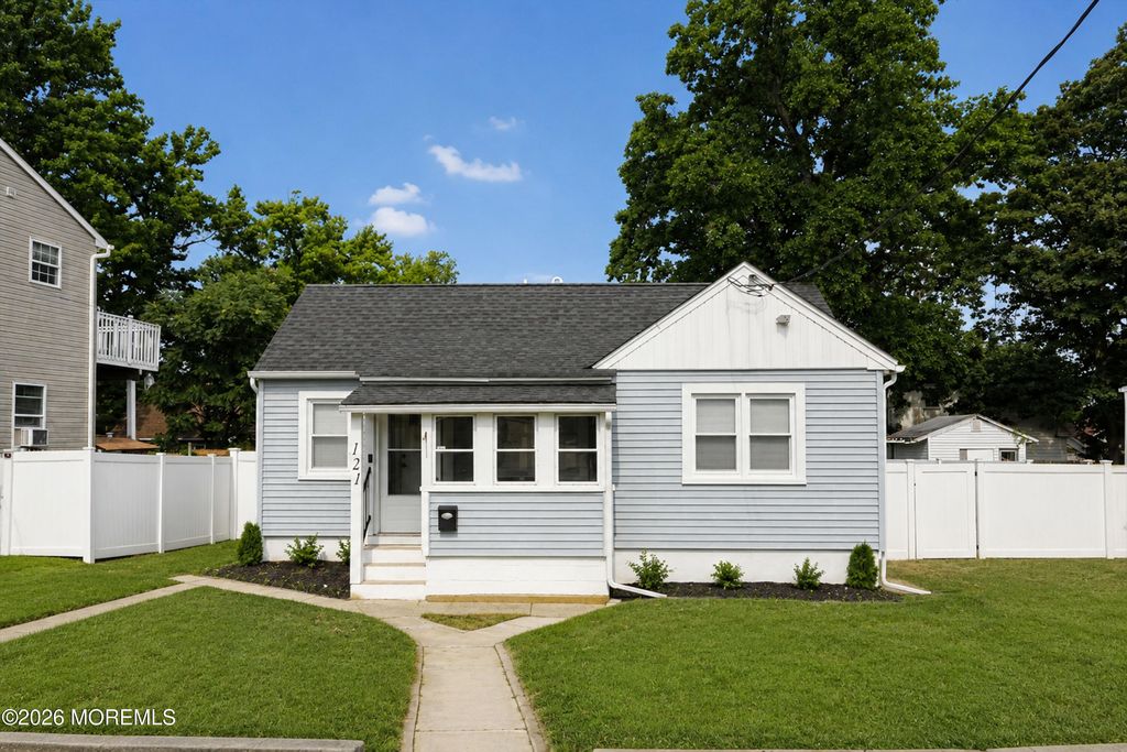 121 Seawood Drive, Keyport, NJ 07735