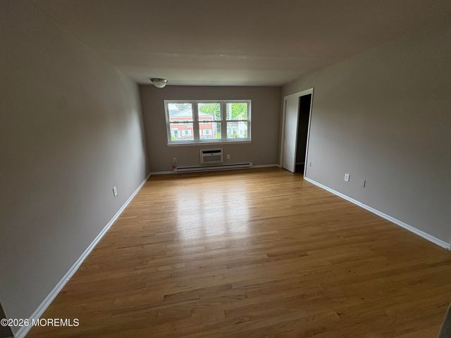 28 Spring Terrace, Freehold, NJ 07728