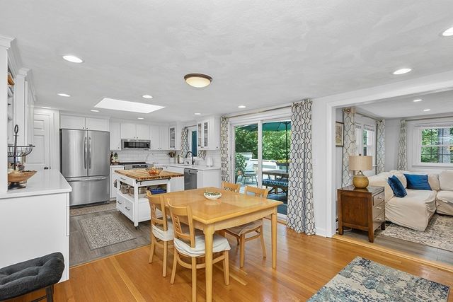 9 Lakeshore Dr, Norfolk, MA 02056