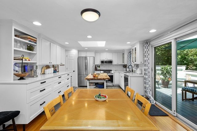 9 Lakeshore Dr, Norfolk, MA 02056