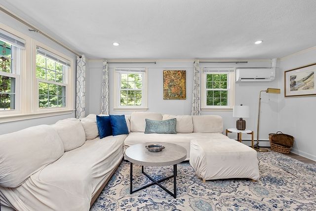 9 Lakeshore Dr, Norfolk, MA 02056