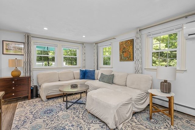 9 Lakeshore Dr, Norfolk, MA 02056
