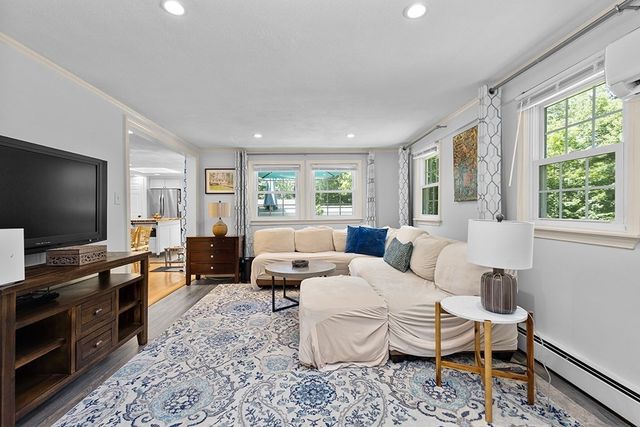 9 Lakeshore Dr, Norfolk, MA 02056