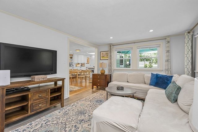 9 Lakeshore Dr, Norfolk, MA 02056
