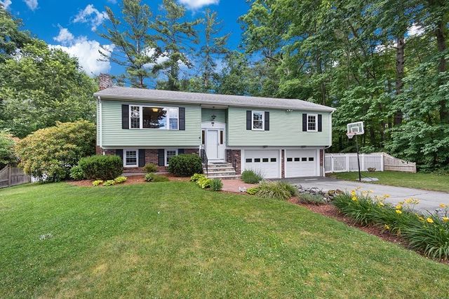 9 Lakeshore Dr, Norfolk, MA 02056