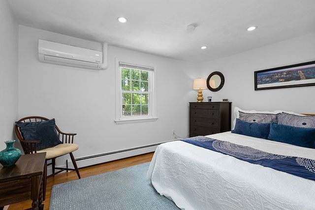 9 Lakeshore Dr, Norfolk, MA 02056