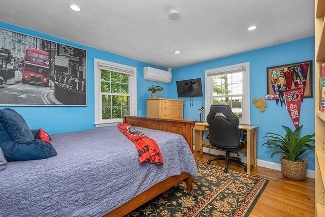 9 Lakeshore Dr, Norfolk, MA 02056