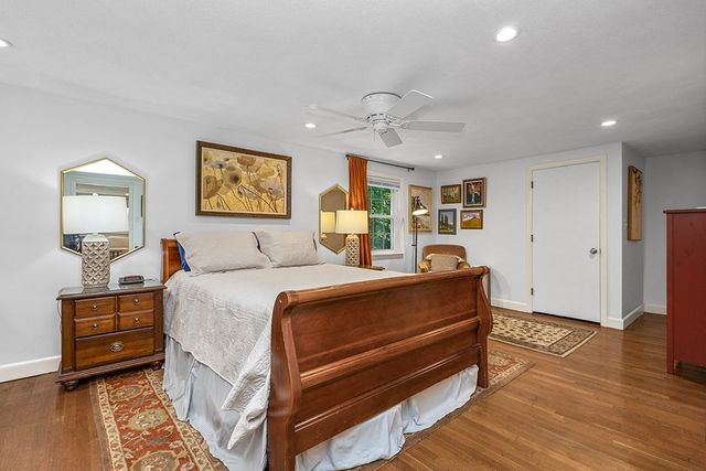 9 Lakeshore Dr, Norfolk, MA 02056