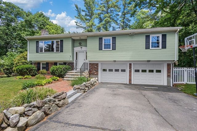 9 Lakeshore Dr, Norfolk, MA 02056
