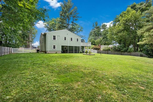 9 Lakeshore Dr, Norfolk, MA 02056