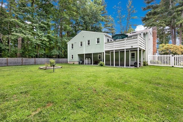 9 Lakeshore Dr, Norfolk, MA 02056