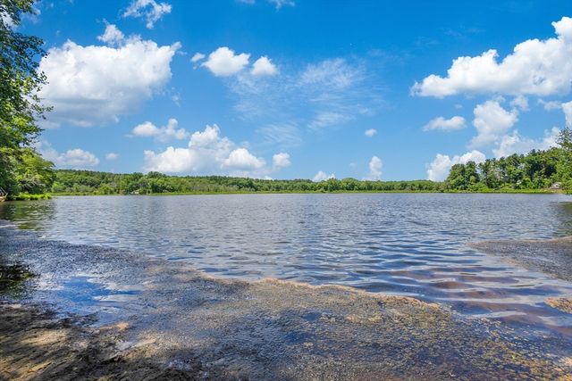 9 Lakeshore Dr, Norfolk, MA 02056