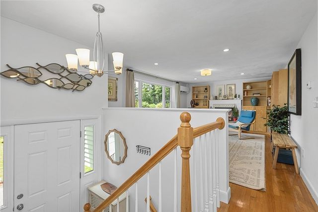 9 Lakeshore Dr, Norfolk, MA 02056