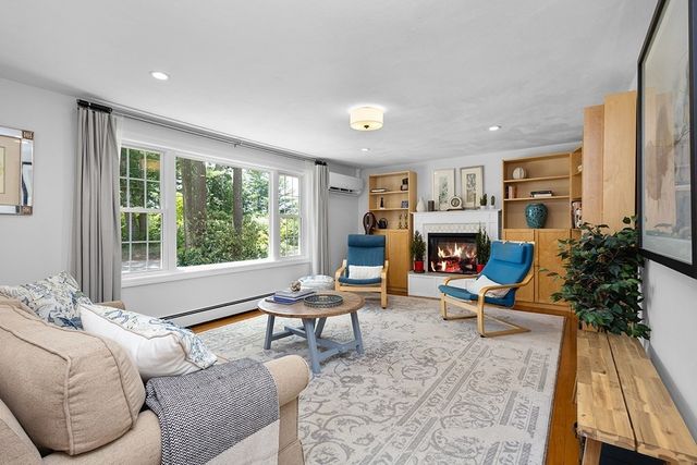 9 Lakeshore Dr, Norfolk, MA 02056