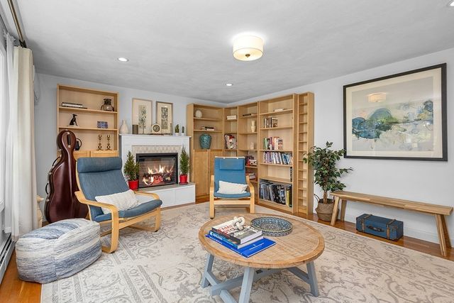9 Lakeshore Dr, Norfolk, MA 02056