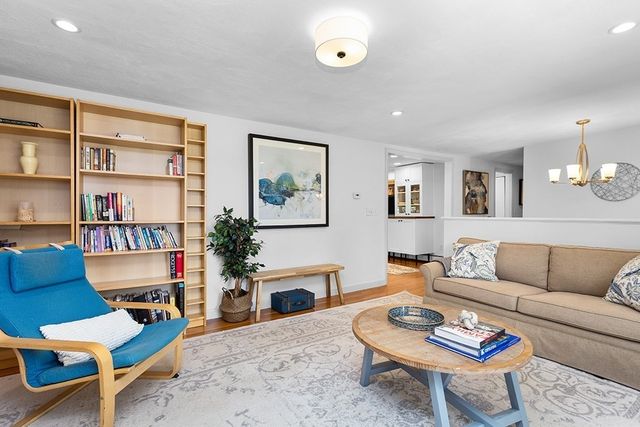9 Lakeshore Dr, Norfolk, MA 02056