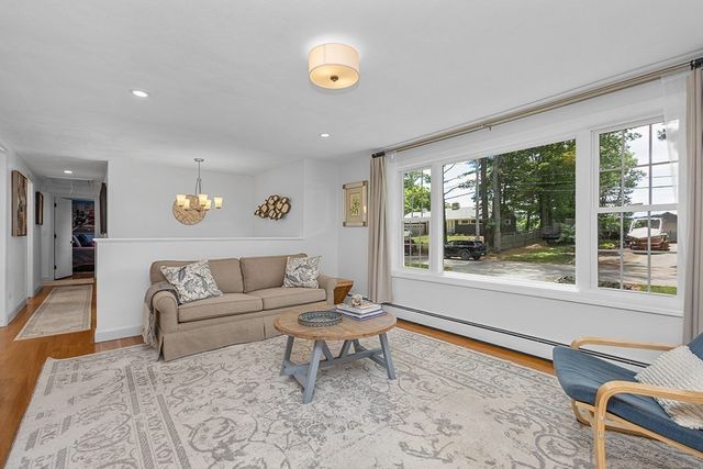 9 Lakeshore Dr, Norfolk, MA 02056