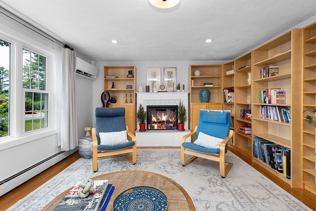 9 Lakeshore Dr, Norfolk, MA 02056