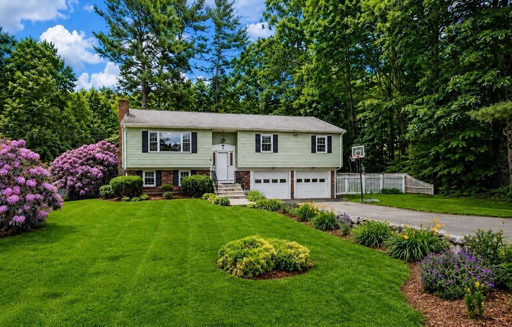 9 Lakeshore Dr, Norfolk, MA 02056