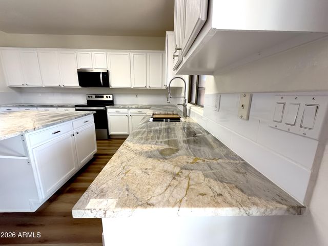 9509 W HAZELWOOD Street, Phoenix, AZ 85037