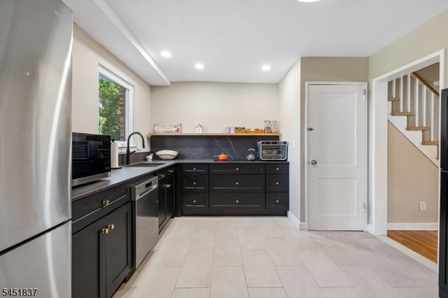 41 Troy Dr, Springfield Twp., NJ 07081