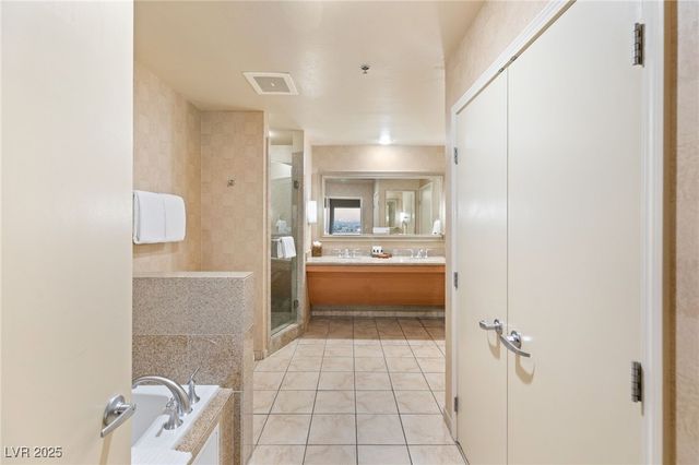 211 East Flamingo Road 610, Las Vegas, NV 89169